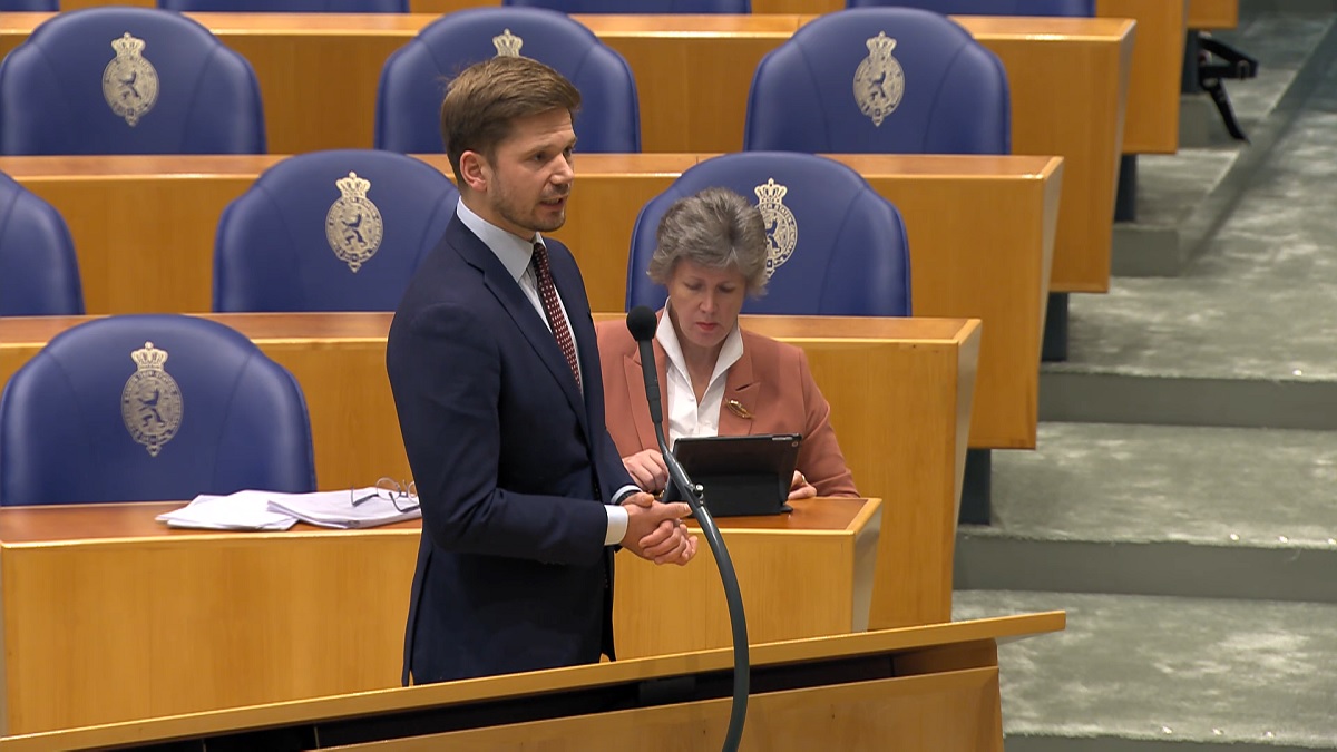 Kijk: Van Meijeren noemt Jaap van Dissel een ‘corrupte leugenaar’, en krijgt zowat de hele Kamer over zich heen