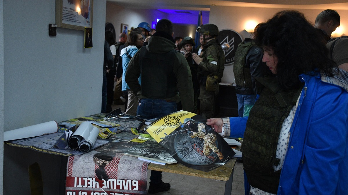 Nederlandse journalist doet verbazingwekkende vondst in voormalig hoofdkwartier Azov-bataljon