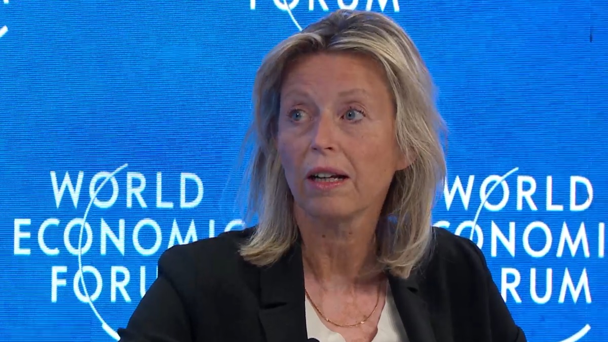 Minister Ollongren pleit bij het WEF hartstochtelijk voor Europees leger: ‘Wat eigenaardig!’