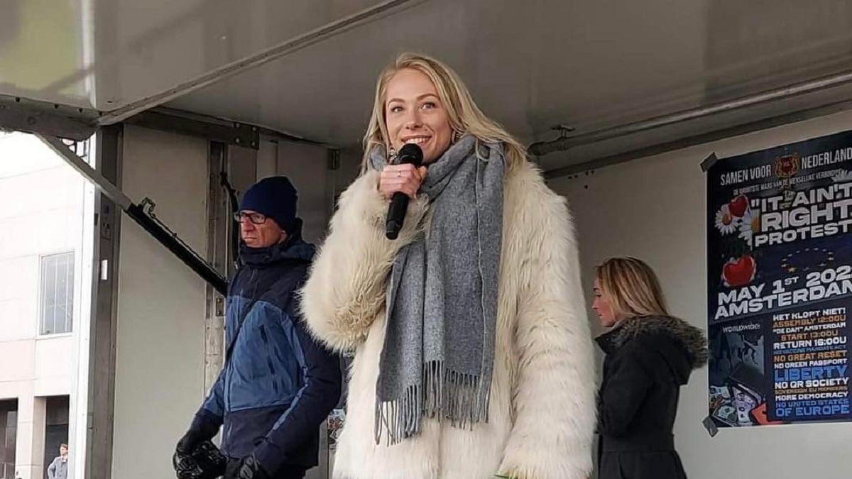 ‘Het is zover. Het startsein is gegeven. De revolutie is in gang gezet’