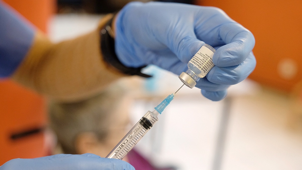 Nieuwe cijfers over sterfte na uitrol vaccins en boosters: ‘Tot nu toe heeft nog niemand dit gezien’