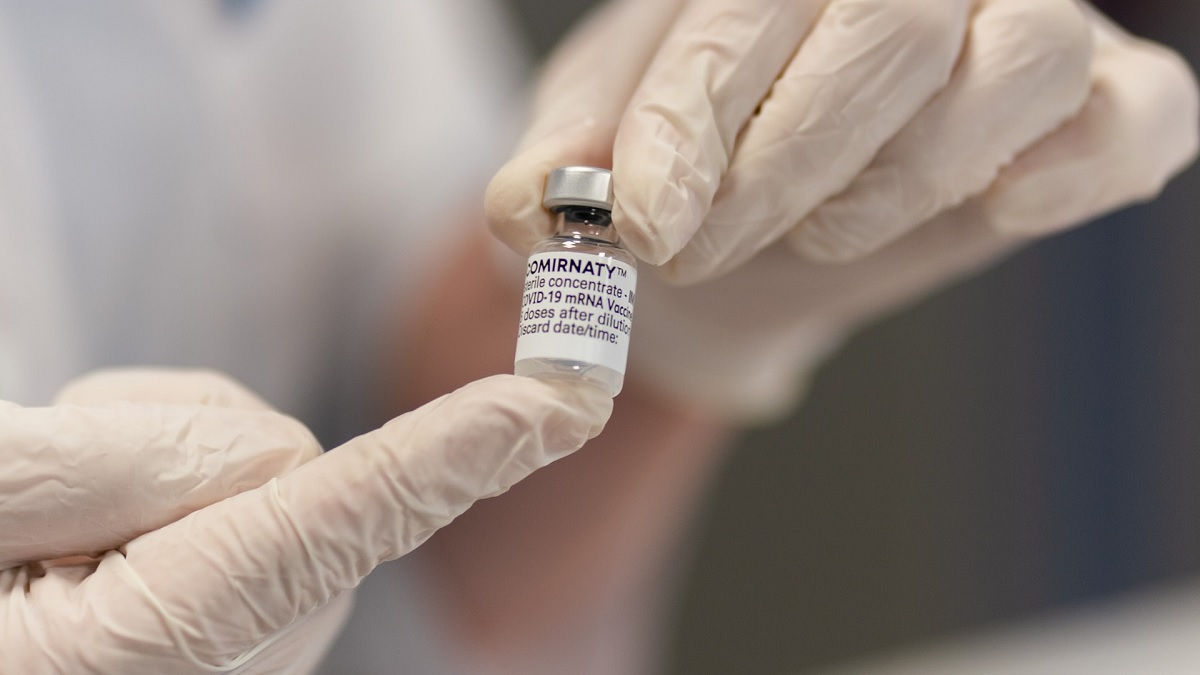 Allgemeinmedizinerin weigert sich, über die Gefahren von Corona-Impfstoffen zu schweigen – das sieht sie in ihrer Praxis