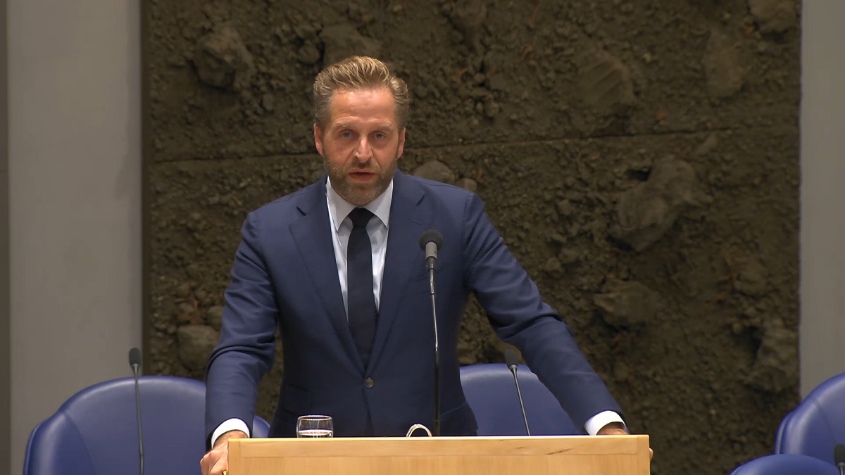 ‘Wie strafbare feiten pleegt in de politiek, wordt gewoon minister van Volkshuisvesting’