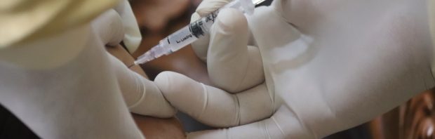 Wat ze je niet vertellen over het ‘veilige’ vaccin tegen baarmoederhalskanker: ‘Bij de beesten af’