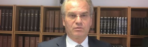 Journalist over ‘onmenselijke behandeling’ advocaat Reiner Füllmich: ‘Dit grenst aan marteling’