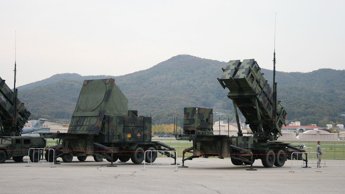 Terwijl wij ‘een stukje armer worden’, koopt de Nederlandse regering voor 1,2 miljard euro aan raketten