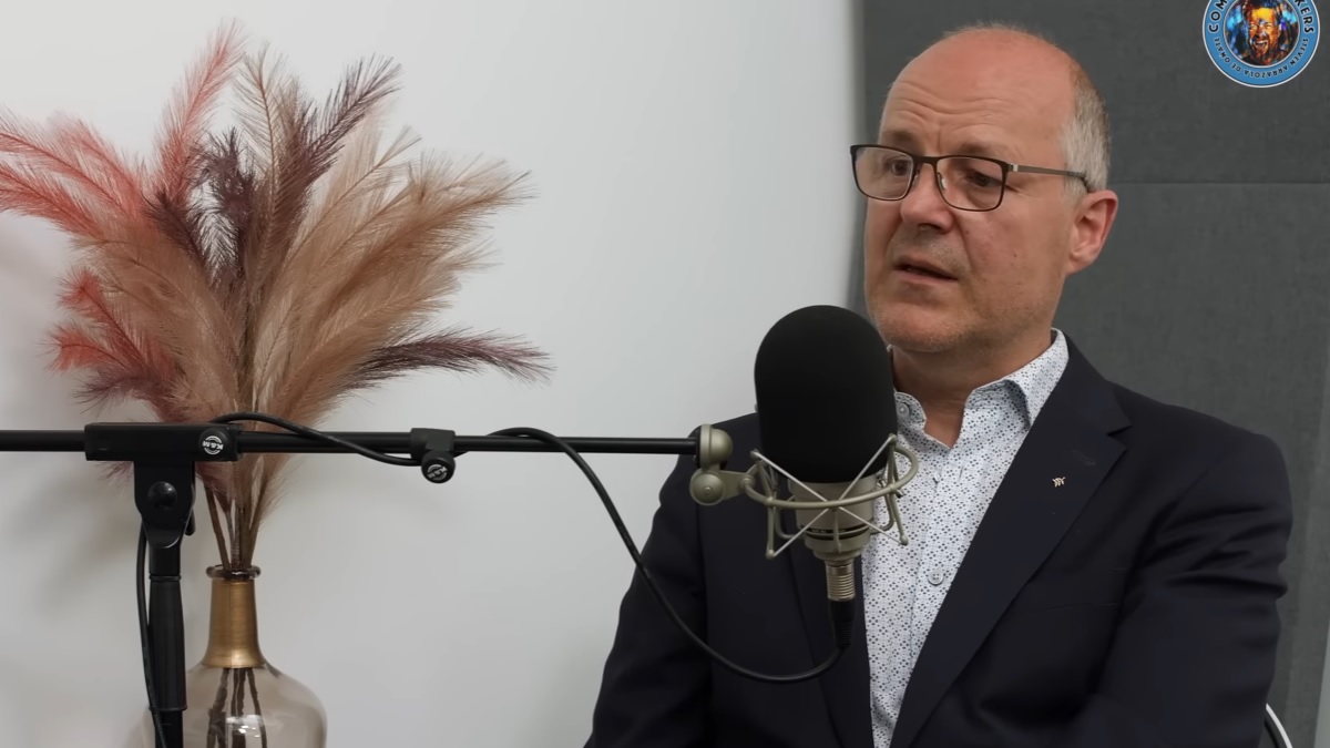 Zwijgen is voor deze moedige arts geen optie meer: ‘Wat wij aan het doen zijn, is onze eigen mensen schaden’
