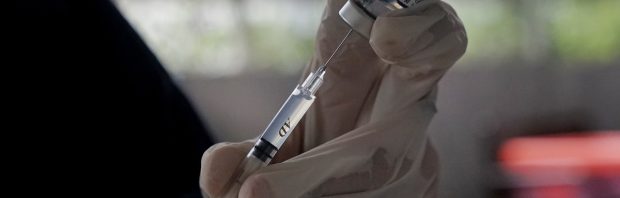 Europarlementariër over vaccinatiecampagne: ‘Grootste schandaal uit medische geschiedenis’