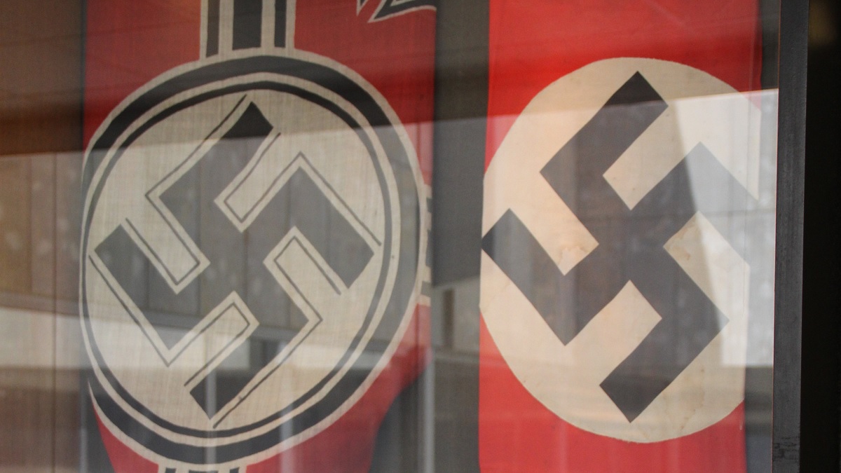 Deze vragen over de hakenkruisvlag langs de A1 bij Stroe blijven onbeantwoord