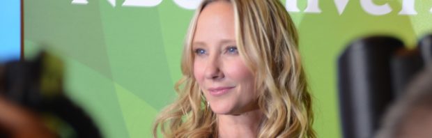 Beelden van actrice Anne Heche op brancard ambulance doen vragen rijzen: ‘Dit is heel erg raar’