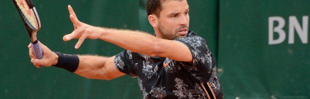 Kijk: Tennisser Grigor Dimitrov moet opgeven wegens duizeligheid en ademhalingsproblemen