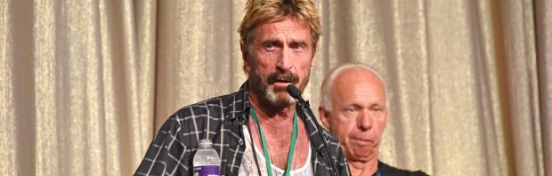 John McAfee heeft zijn dood in scène gezet en woont in Texas, zegt ex-vriendin