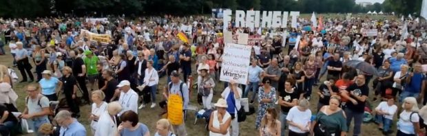 Duizenden artsen demonstreren in Neurenberg: ‘We moeten hier een einde aan maken’