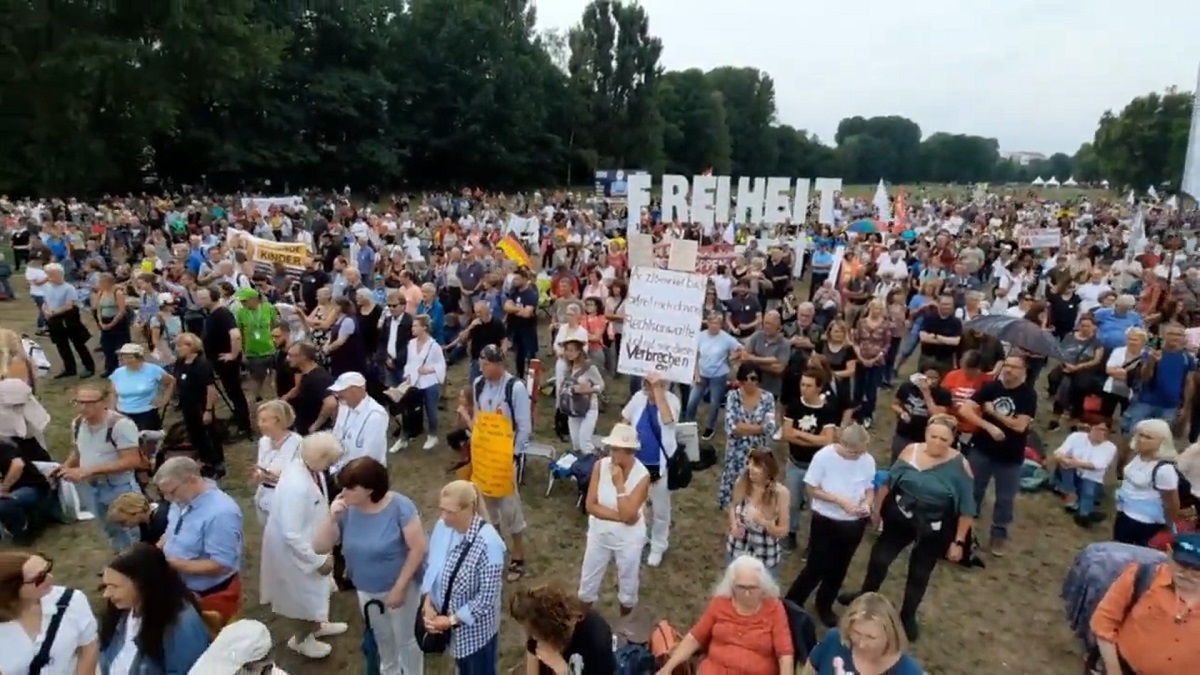 Duizenden artsen demonstreren in Neurenberg: ‘We moeten hier een einde aan maken’