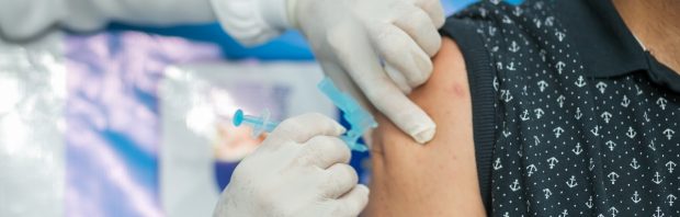 RIVM informeerde VWS eind 2020 al dat niet bewezen is dat vaccin verspreiding voorkomt: ‘Dit geloof je gewoon niet!’