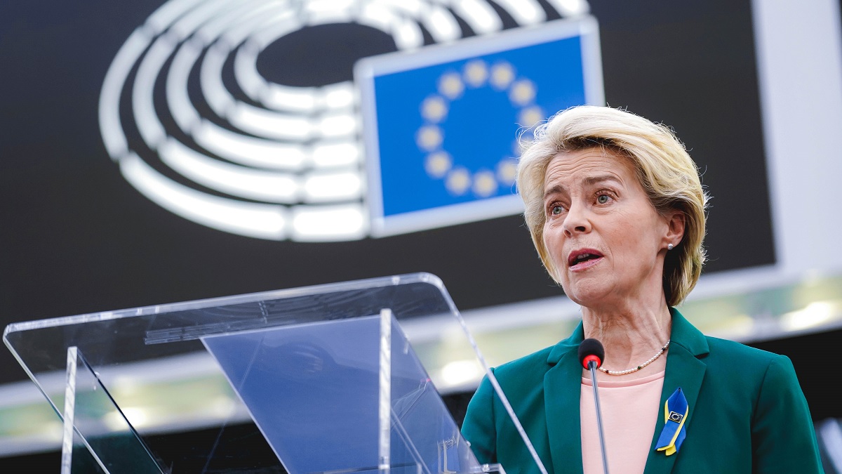 Europarlementariër stelt vragen over totstandkoming vaccinatiecontracten: ‘Hier is iets raars aan de hand’