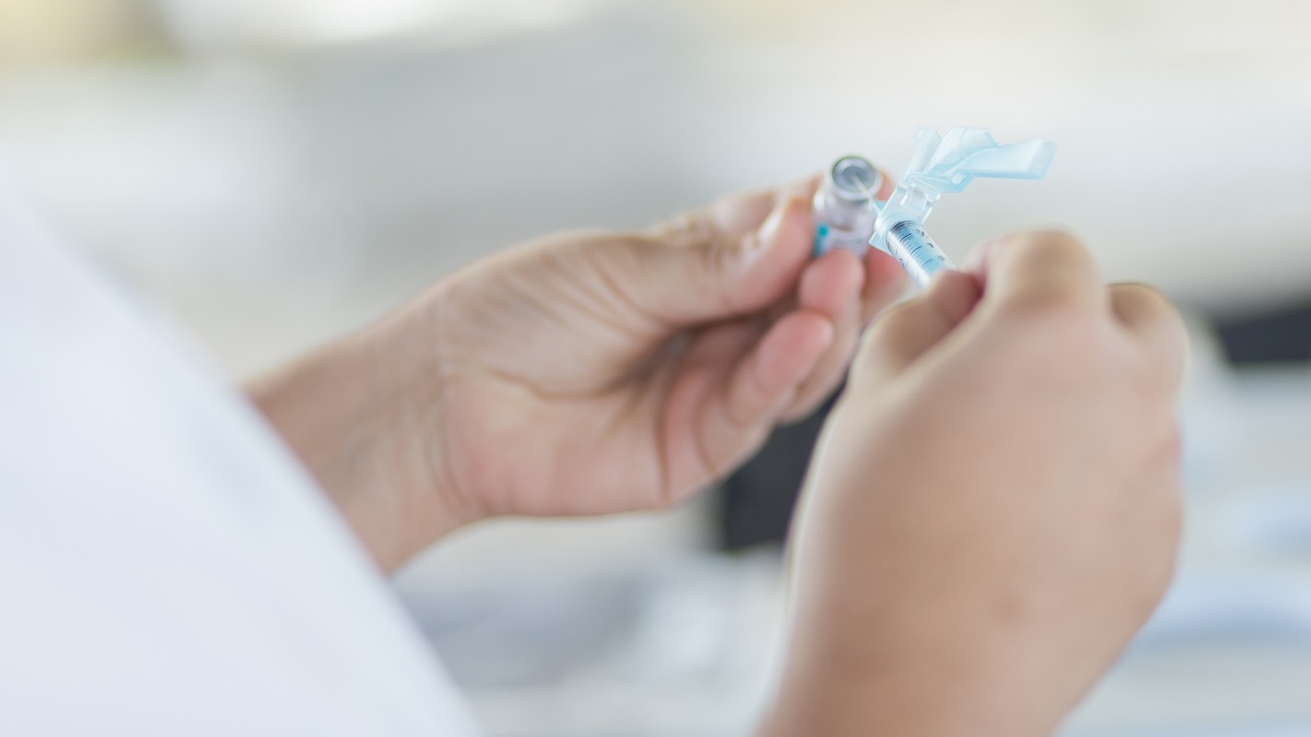 Jan liep gehoorschade op door het Pfizer-vaccin: ‘Ik werd aangekeken alsof ik een complotdenker was’