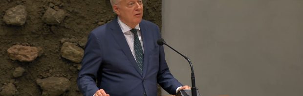 Kamerlid Ralf Dekker: ‘Het verhoogde sterfteniveau loopt in tijd gelijk op met de massa-inenting’