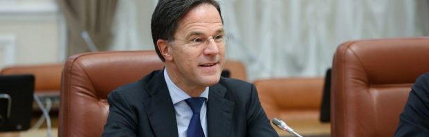 Rutte reageert op explosieve uitspraak Pfizer-directeur: ‘Mijn advies zou zijn: gewoon vaccineren’