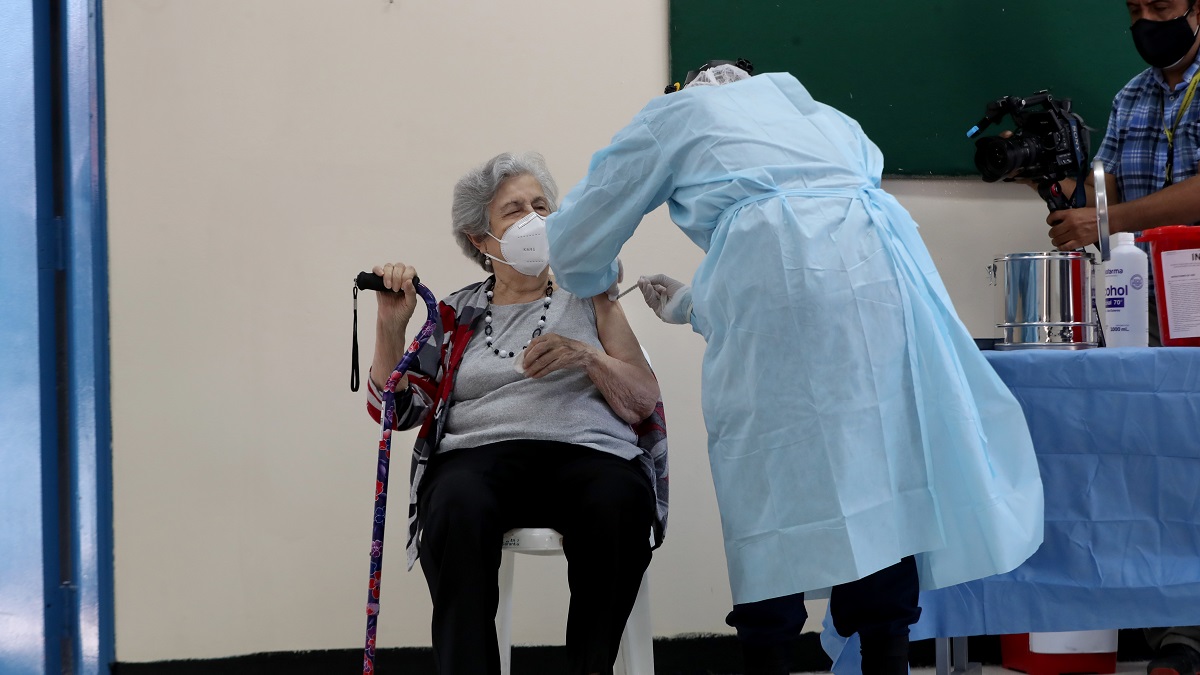 Advocaat: ‘Als wij alle informatie naar buiten zouden brengen over het vaccin, vallen mensen letterlijk achterover’