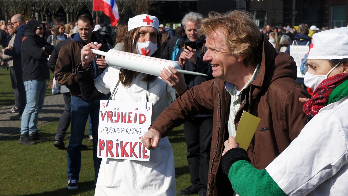 Wob-documenten: ‘Censuur Brigade’ ministerie van Volksgezondheid liet oog vallen op 2 ‘prikplichtdrammers’