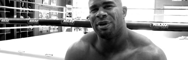 Kickbokser Alistair Overeem heeft geen coronaprikken gehaald: ‘Niet één, maar wel 10 rode vlaggen’