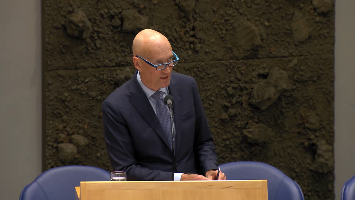 Redactie van Op1 smeekt minister Kuipers om mondkapjes en lockdowns: ‘Onvoorstelbaar’