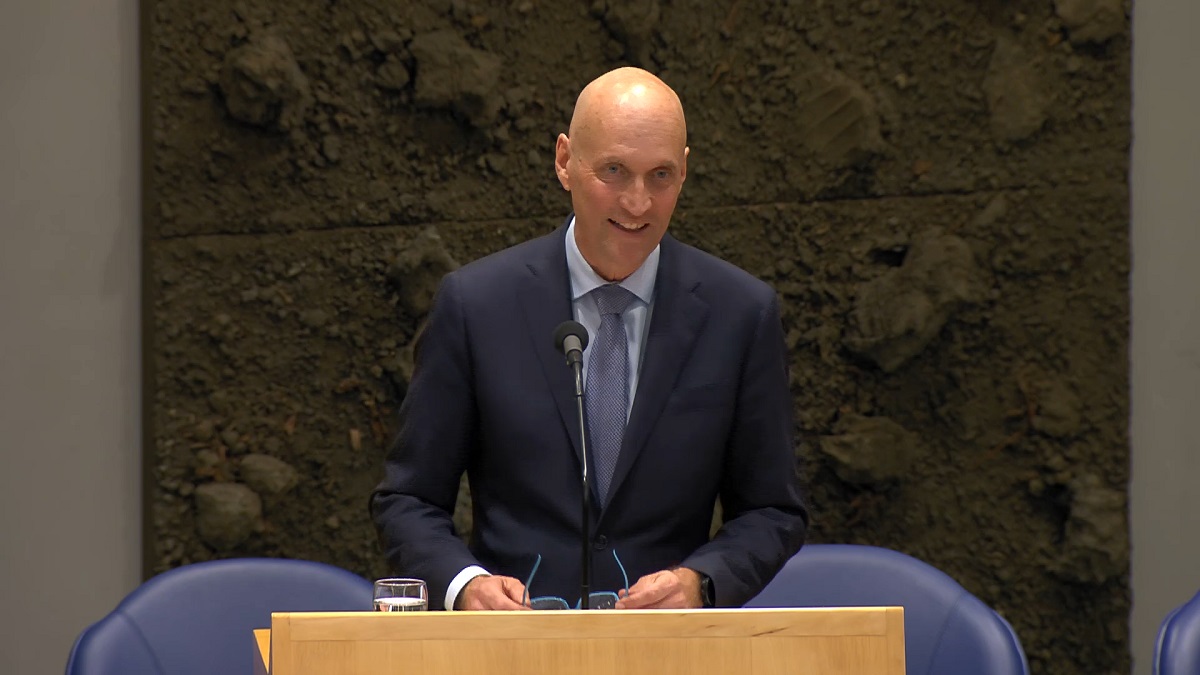 Met ‘noodbevoegdheid’ kan Kuipers alsnog coronapas instellen: ‘Daar moet een stokje voor gestoken worden!’