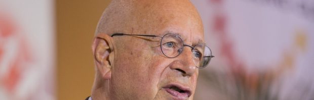 Klaus Schwab noemt China ‘rolmodel’, luidt op Chinese staats-tv ‘systemische transformatie van de wereld’ in