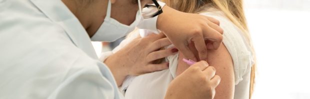 ‘Grote BOEM’: baanbrekend onderzoek naar mRNA-vaccins maakt tongen los: ‘Waarom luisterde niemand?’