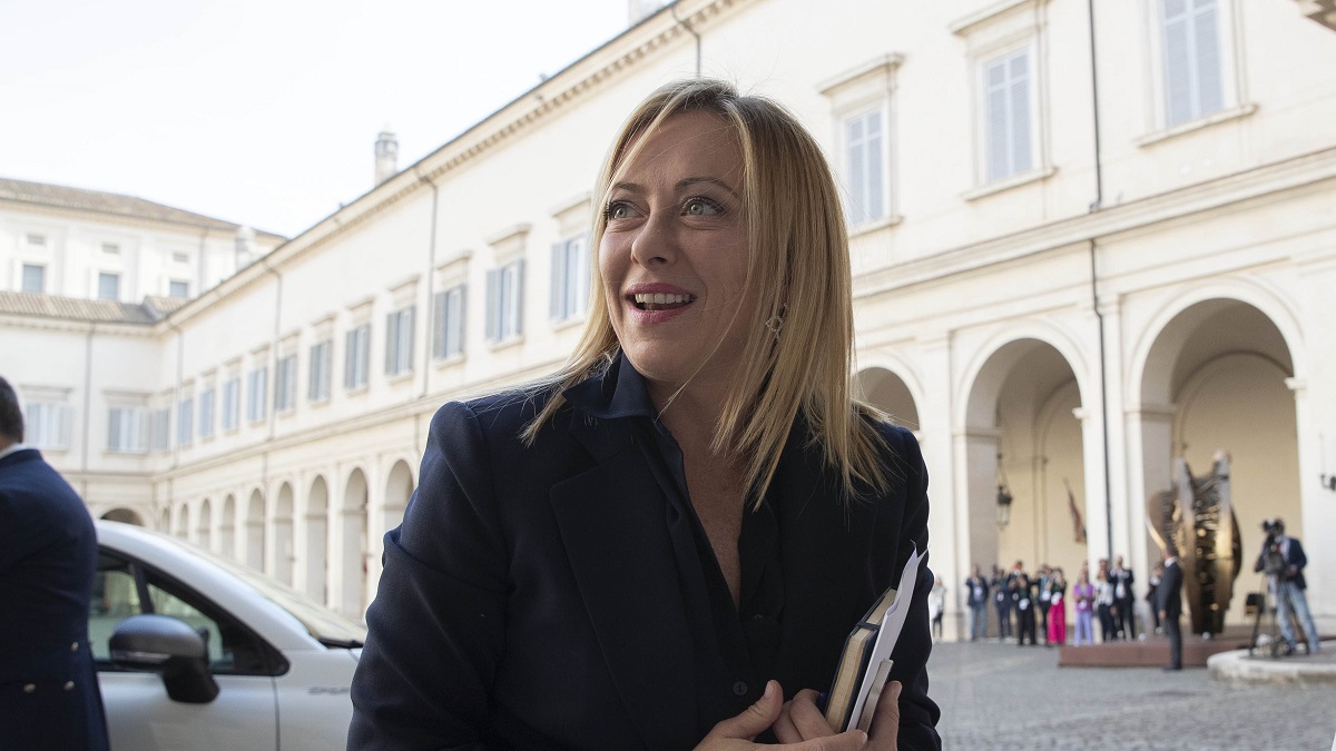 Die italienische Ministerpräsidentin Giorgia Meloni enthüllt, wie Frankreich Afrika ausraubt