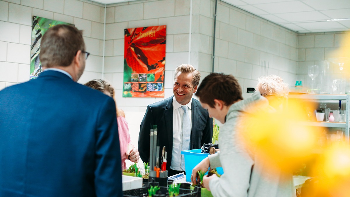 Minister De Jonge hoeft kritische vraag niet te beantwoorden tijdens congres: ‘Die slaan we over’