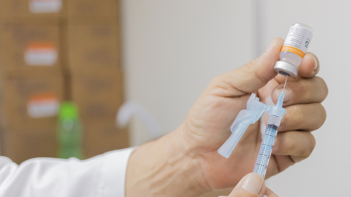 ‘Het lijkt erop dat 1 op de 1200 mensen die opnieuw zijn gevaccineerd, is overleden’