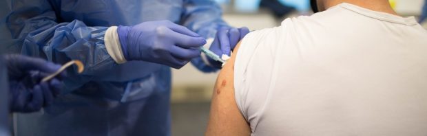 Big Pharma wil coronavaccin en griepprik combineren: ‘Recept voor ramp’