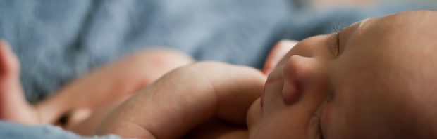 Geboortecijfer duikelt omlaag in Australië, daling van 63 procent: ‘Komt het door de prik?’