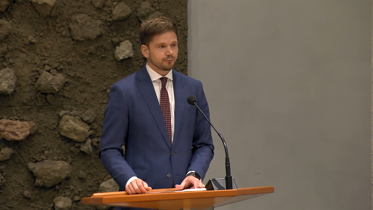 Gideon van Meijeren legt uit wie er achter de schermen aan de touwtjes trekken