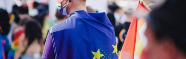 Dit Europarlementslid draagt OneLove-band ‘absoluut’ niet: ‘Fel tegen agenda die pedofilie probeert te normaliseren’