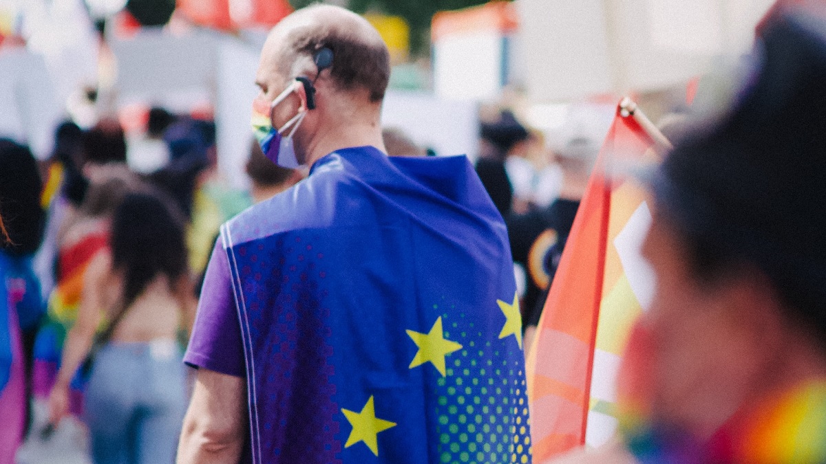 Dit Europarlementslid draagt OneLove-band ‘absoluut’ niet: ‘Fel tegen agenda die pedofilie probeert te normaliseren’