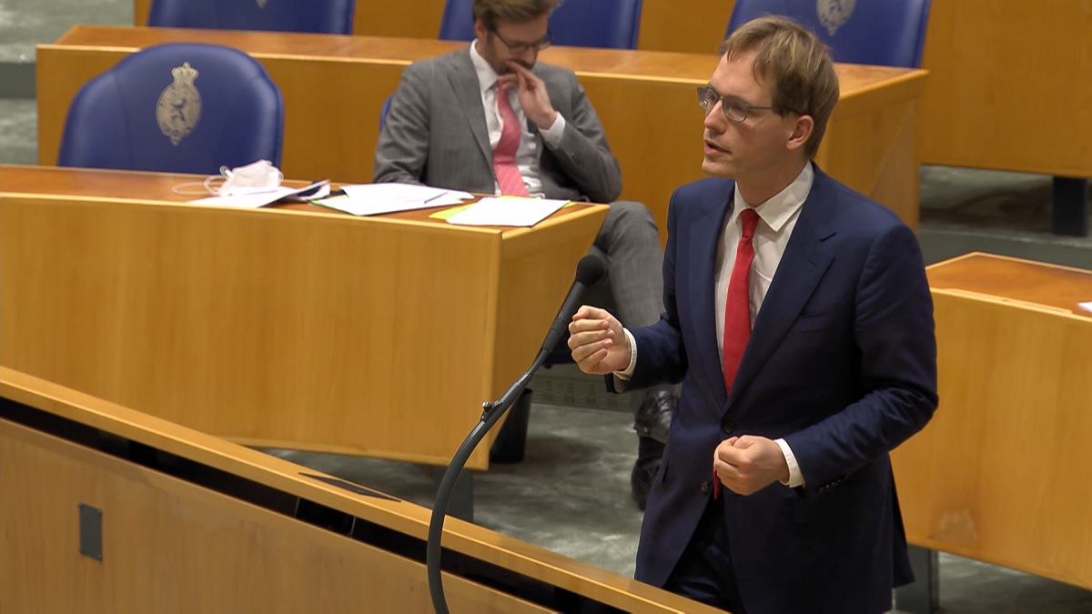 Pepijn van Houwelingen confronteert Kuipers: ‘Waarom bellen mensen ineens massaal de ambulance?’