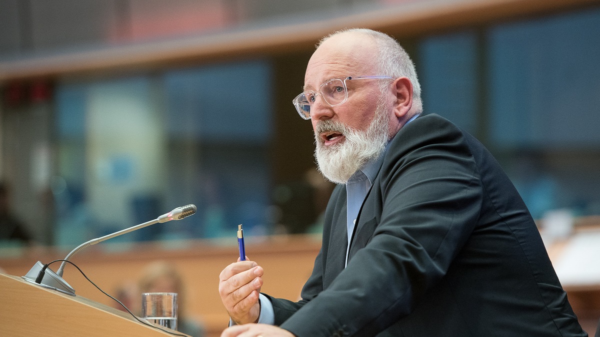 Harde uithaal naar Frans Timmermans: ‘Stop deze idioot meteen in het gekkenhuis!’