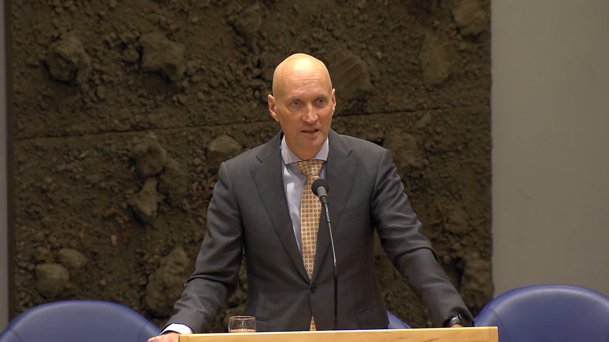 Alle alarmbellen zouden luidkeels af moeten gaan, maar minister Kuipers geeft geen krimp
