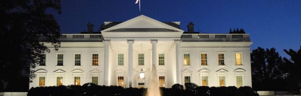 Voormalig Trump-adviseur zegt dat boven het Witte Huis een ‘demonenpoort’ geopend is