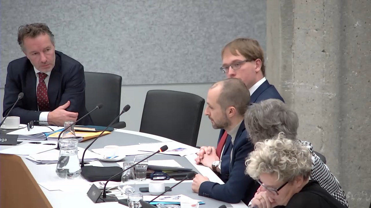 D66, CDA en SP beschuldigen Van Houwelingen van vooringenomenheid: ‘Met verbazing zitten kijken’
