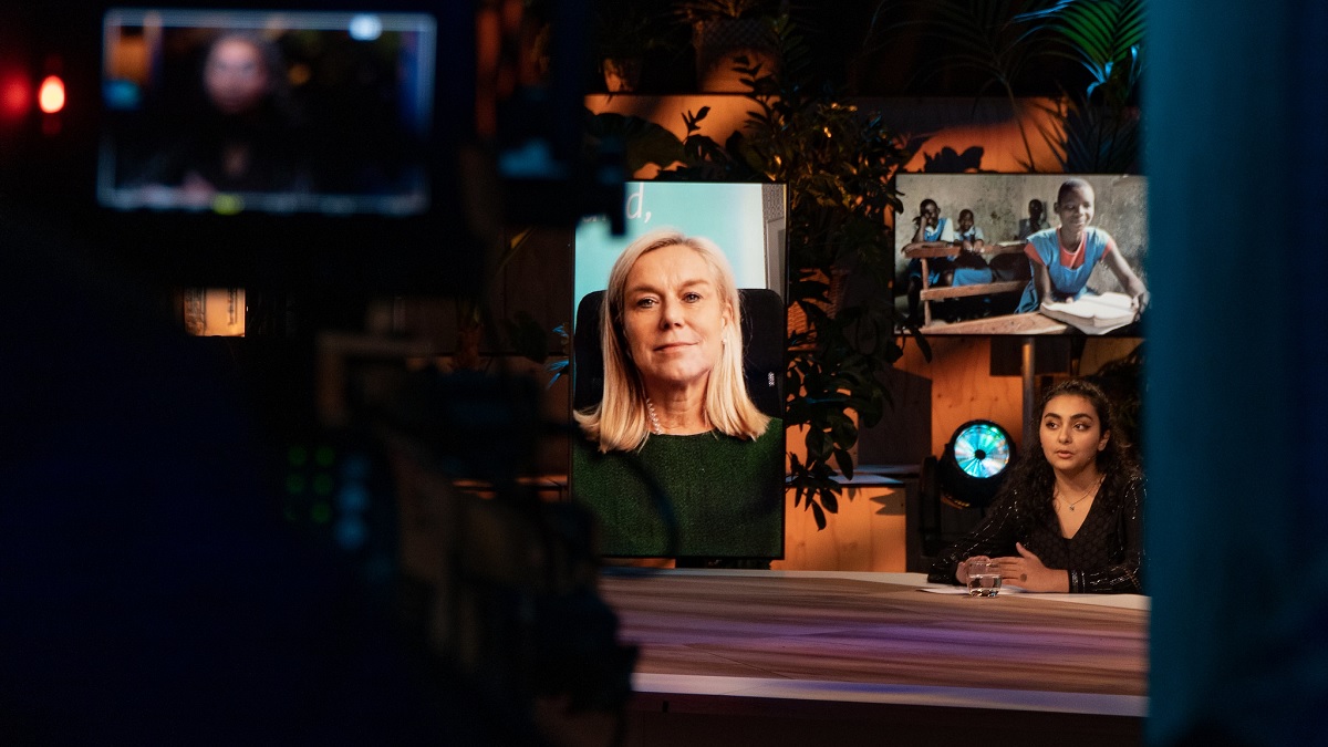 Ontluisterende Wob over dubbele pet en conflicterend belang Kaag: ‘Aftreden?’