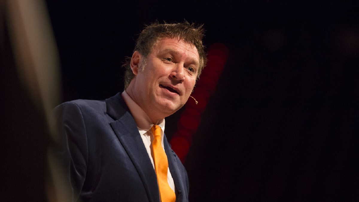 Cabaretier Sjaak Bral over prijsplafond: ‘Dat is een sigaar uit eigen doos die we oproken’