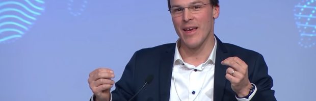 Kijk: Zwitsers parlementslid (Groenen) pleit op het WEF voor ‘slimme’ 15-minutensteden