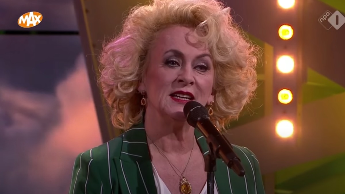 Karin Bloemen als Christina Bilderberg: ‘Jullie zijn gewoon met te veel, ik zeg het maar recht voor z’n raap’