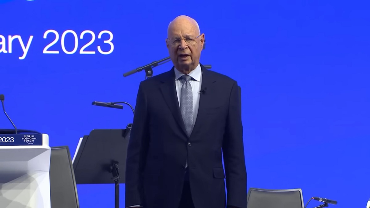 Schwab trapt World Economic Forum af met speech over het ‘beheersen van de toekomst’