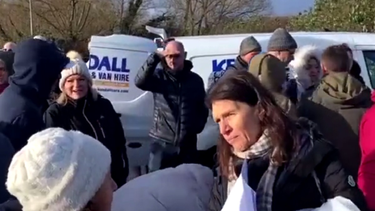 Briten protestieren gegen die 15-Minuten-Zonen, in denen sie eingesperrt werden sollen