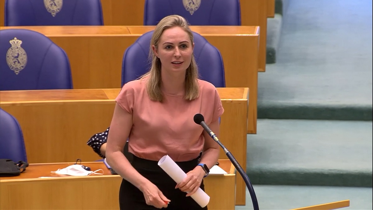Kijk: VVD-Kamerlid slaat enorme flater in De Slimste Mens